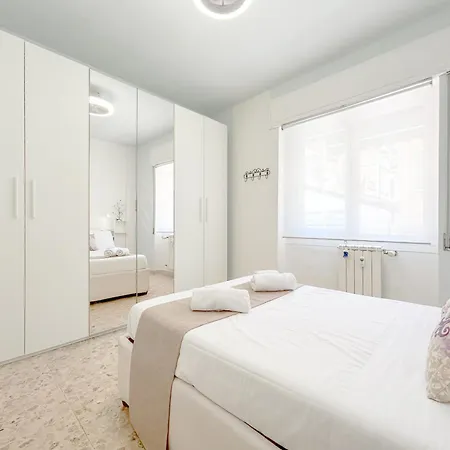 Elegant House - Centro - 400mt Dal Mare Вентимилья